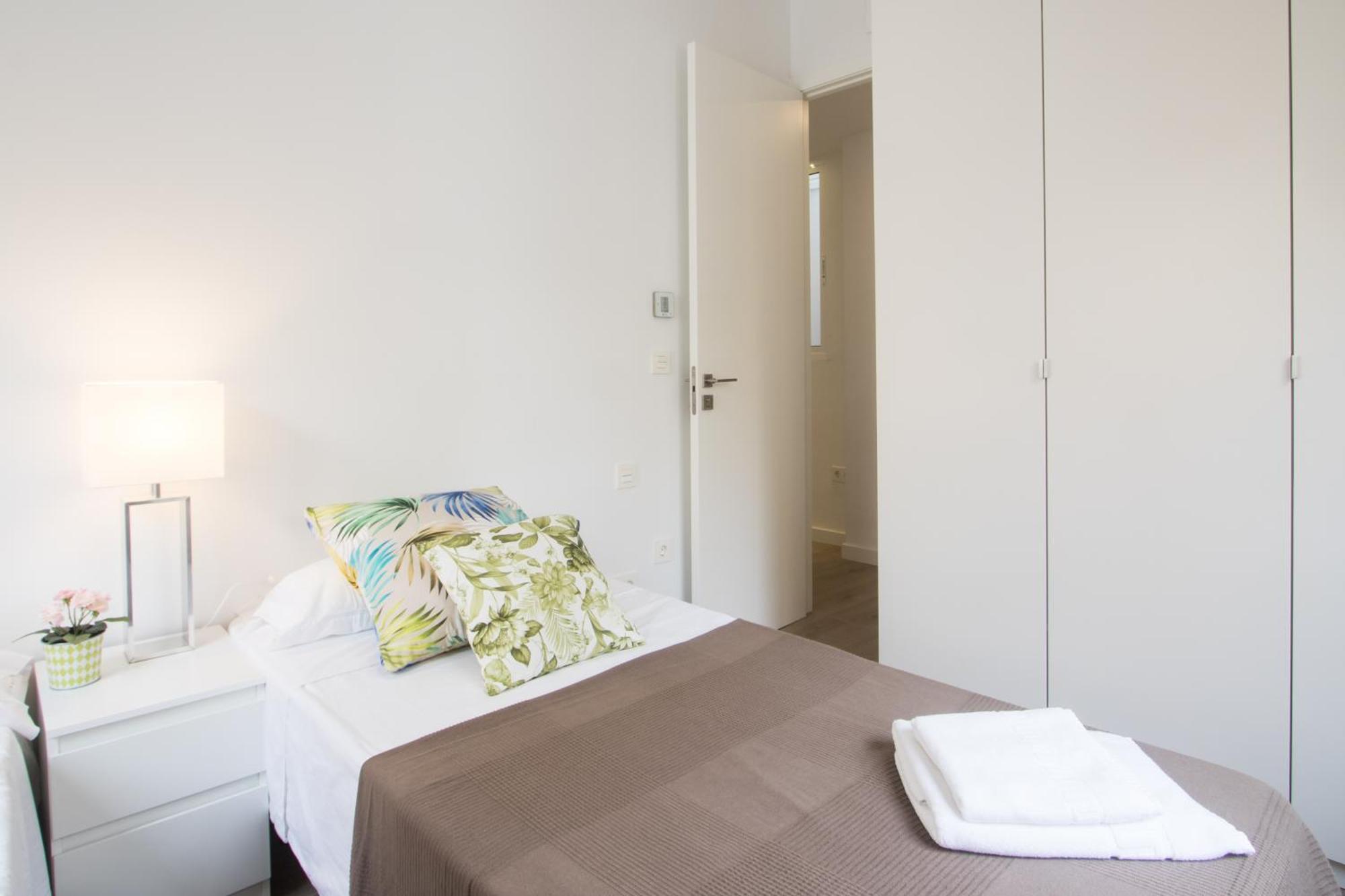 Appartement 4 Bedroom/3 Baths W/ Ac In Near Beach! *