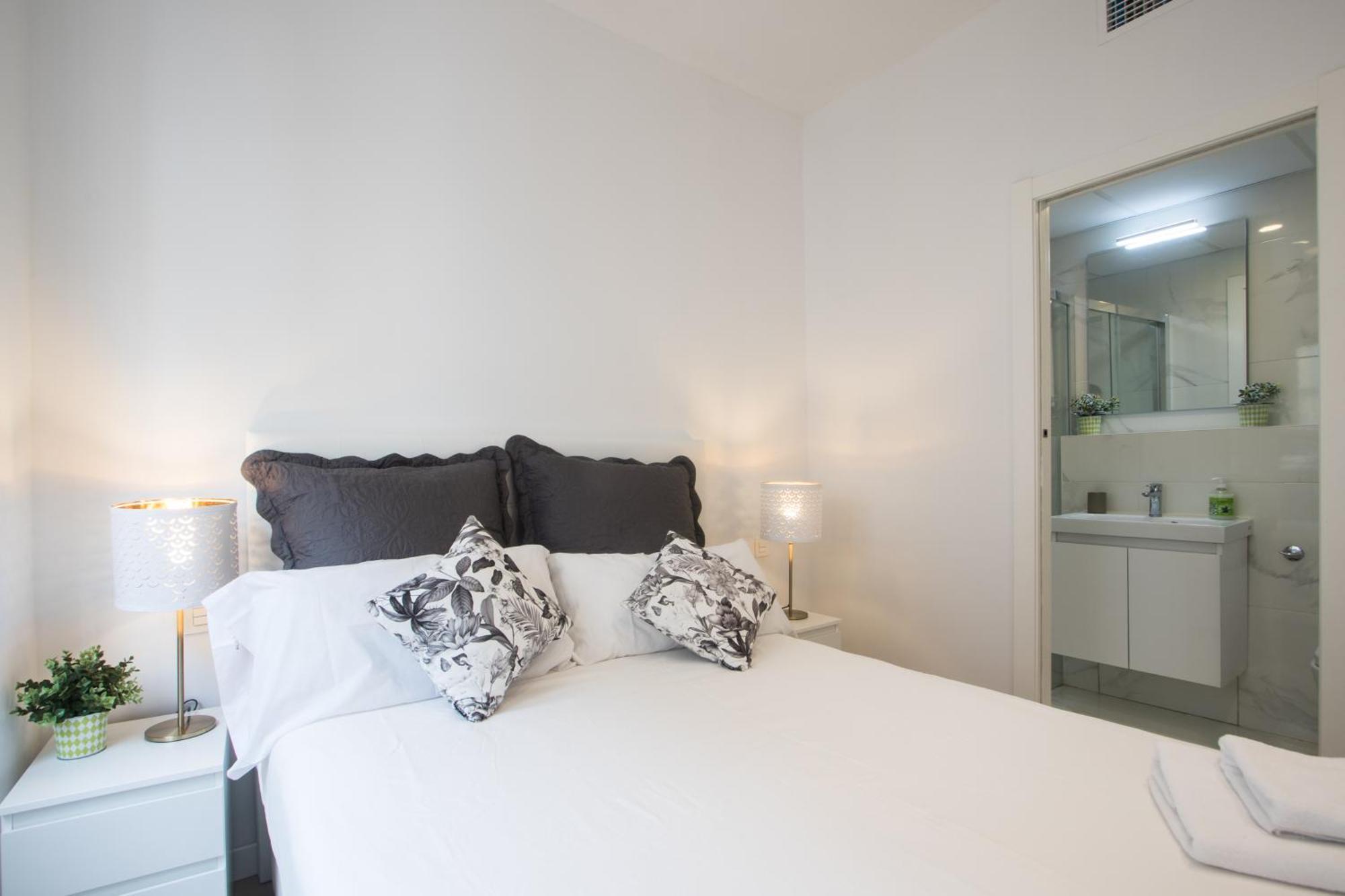 4 Bedroom/3 Baths W/ Ac In Near Beach! Apartament